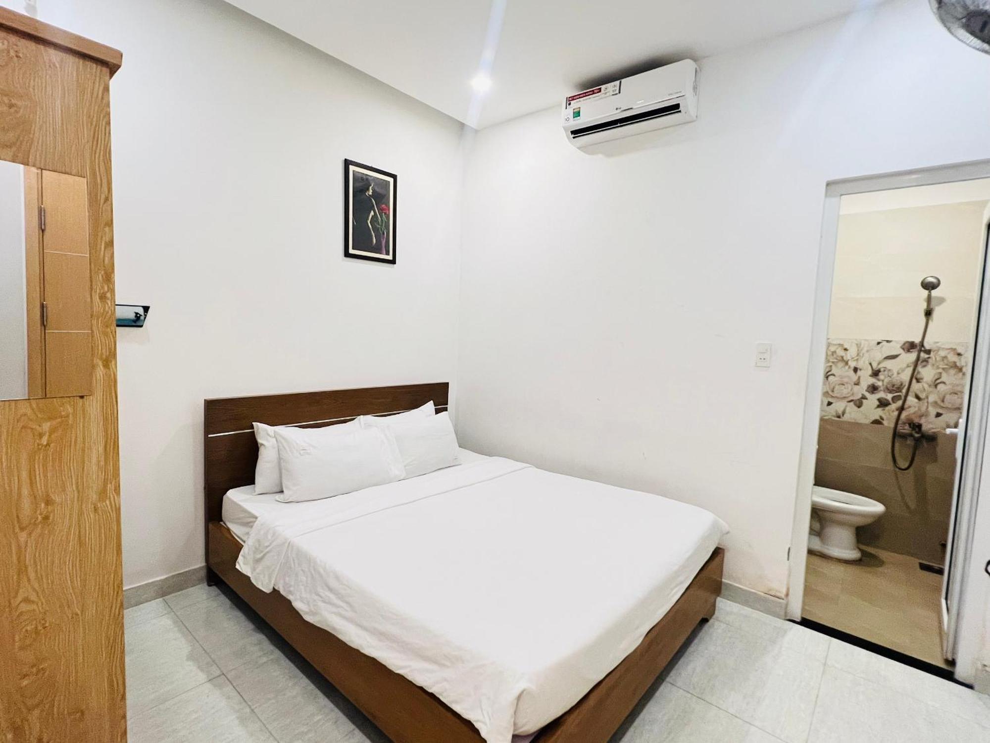 Bona Hotel *