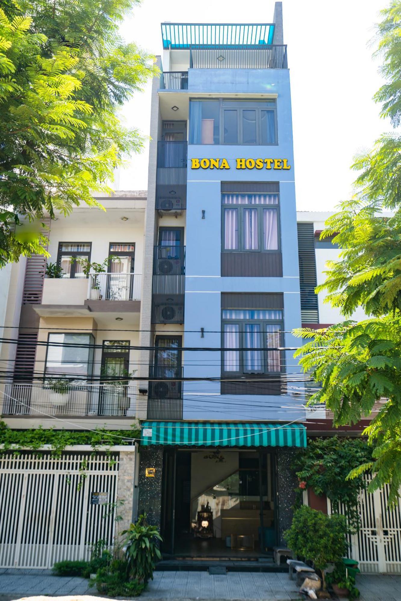 Bona Hotel *